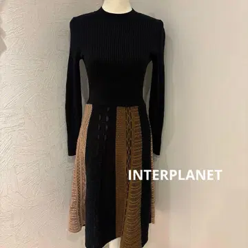 INTERPLANET 인터플래닛 리브 니트 원피스 블랙