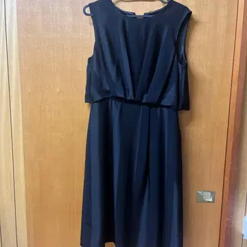 블랙 슬리브리스 A라인 드레스