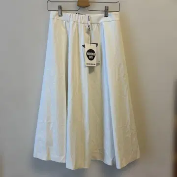 미사용품 HIROKO KOSHINO 플레어 스커트 사이즈 9 화이트