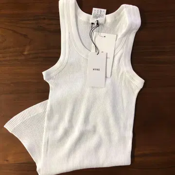 HYKE 화이트 탱크탑