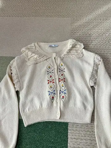 ZARA 아이보리 자수 가디건