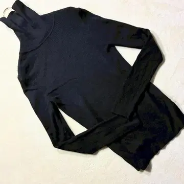 유니클로 터틀넥 니트 스웨터 울 100% 블랙 L 사이즈 상의