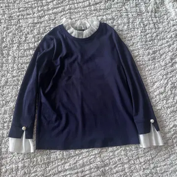 [새상품급] BEATRICE 프릴 달린 네이비 긴팔 상의