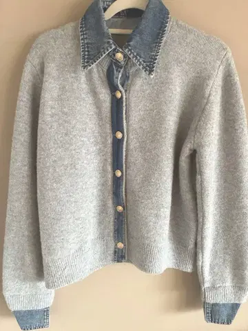 골드 버튼 니트