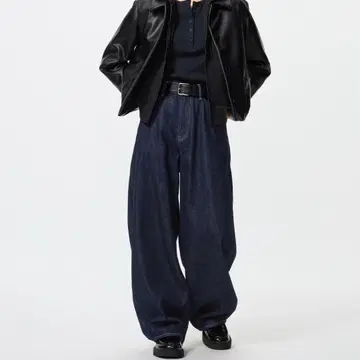 유니클로 배기 커브 청바지 (짧은 기장)