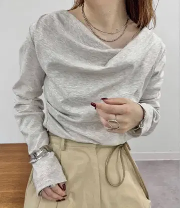 mystic 오프숄더 롱 티셔츠 그레이