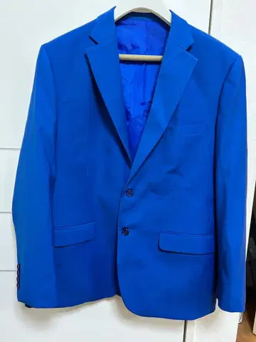 파란색 테일러드 자켓