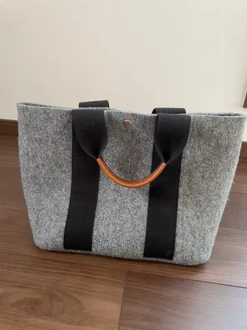 토프카히 그레이 펠트 토트백 핸들