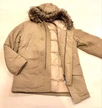 무인양품 퍼 다운 자켓 사이즈 M 컬러 베이지