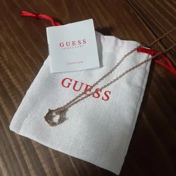GUESS 크라운 모티브 목걸이