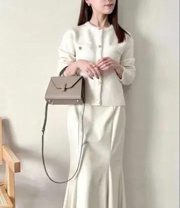 새상품급 플라스테 PLST 메리노울 가디건 골드 버튼 크루넥 아이보리