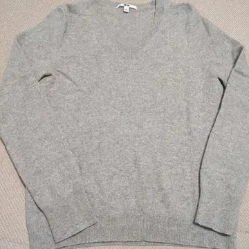 새상품급 UNIQLO 그레이 캐시미어 100% V넥 스웨터 L