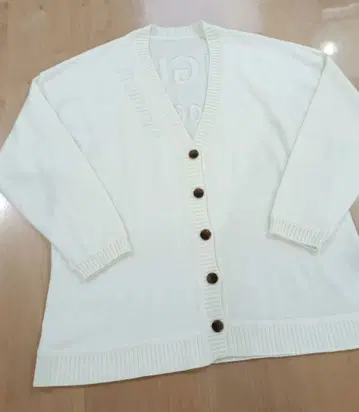 컨디션 최상 레스피기 프리미어 루즈핏 니트 가디건 화이트