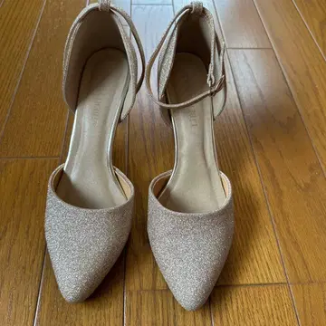 골드 스틸레토 하이힐