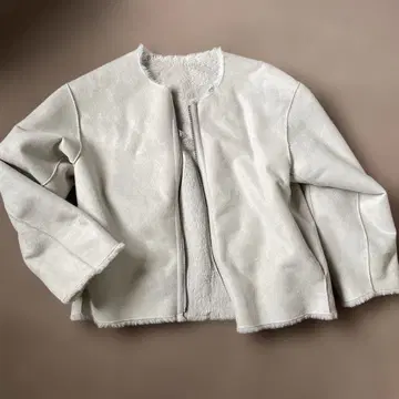 QTUME 쿠츄룸 무스탕 자켓 리버서블 노카라 숏코트