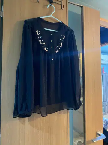 피낭슈리페 블라우스 오버 사이즈 비침 있음 거의 미사용