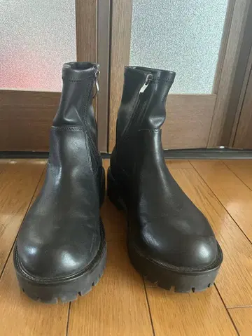 블랙 가죽 숏부츠 통굽