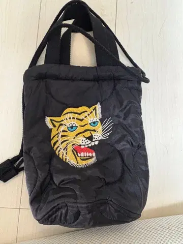 호랑이 얼굴 자수