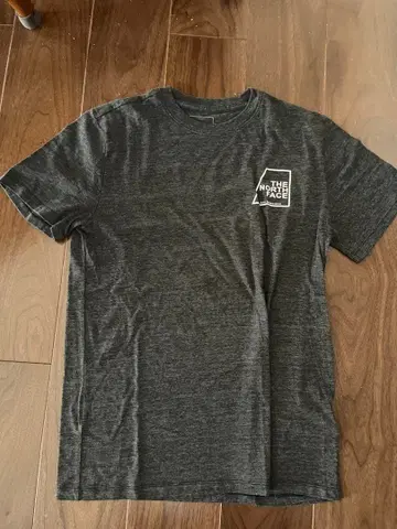 THE NORTH FACE 다크 그레이 티셔츠
