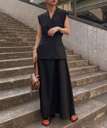 SHOULDER PADDED PEPLUM DRESS 블랙 S 사이즈