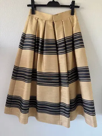 택 포함 새상품 sov. 소브 스커트