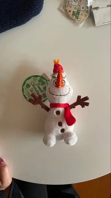 디즈니 리조트 겨울왕국 올라프 인형 배지