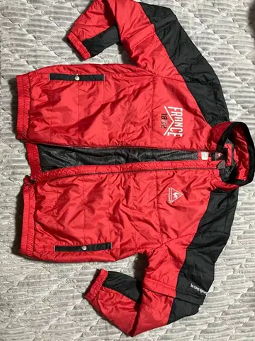 빨간색과 블랙 나일론 자켓 팬츠 세트 겨울용