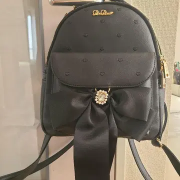 리본 포함 블랙 백팩