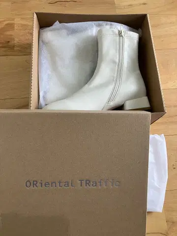 오리엔탈 트래픽 화이트 부츠 M 미사용 새상품