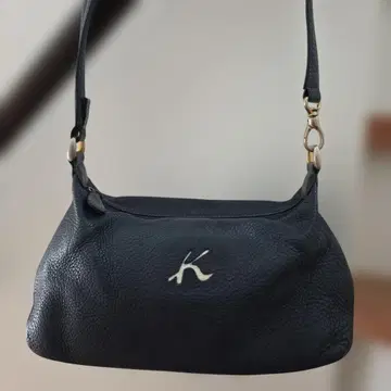 키타무라 다크 네이비 가죽 숄더백 사용하기 쉬운 사이즈