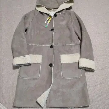 새상품급 Mila Owen 후드 부착 보아 페이크 무스탕 코트