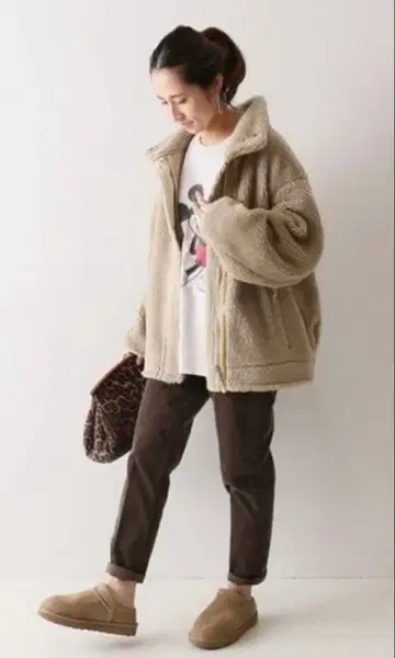 새상품급 프레임워크 스테디셀러 보아 스탠드 블루종! 베이지