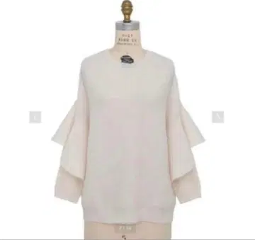 새상품급 드로어 7G 크루넥 프릴 니트