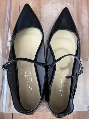 [ LE TALON ] 포인티드 원 스트랩 플랫슈즈