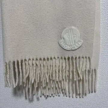 MONCLER 크림색 프린지 머플러