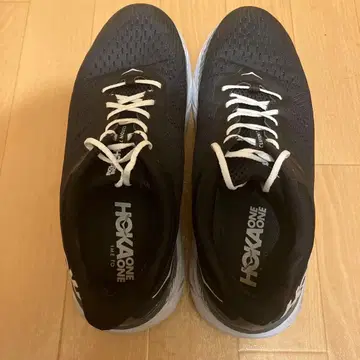 호카 오네오네 블랙 러닝화