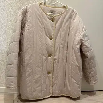 크림색 퀼팅 자켓