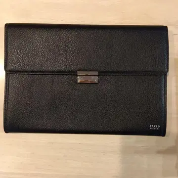 TAKEO KIKUCHI 블랙 가죽 클러치백