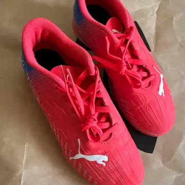 Puma ULTRA 축구화 핑크/블루 22.5cm