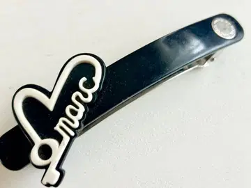 MARC BY MARC JACOBS 프랑스 흑백 하트 헤어 머리핀