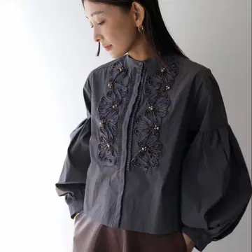 MARILYN MOON 코드 자수 펄 비즈 블라우스