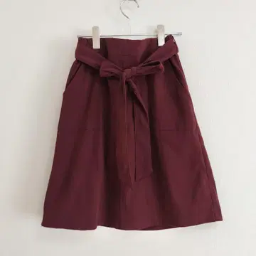 하이픈월드 갤러리 플레어 스커트 보르도 리본 벨트