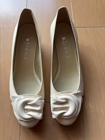 DIANA 아이보리 리본 포함 플랫슈즈 24cm