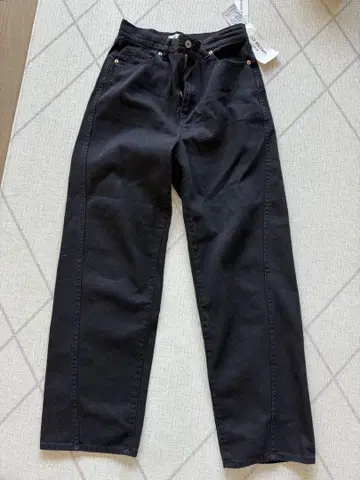 릴리 브라운 데님