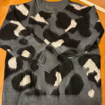 애니멀 프린트 긴팔 니트 스웨터