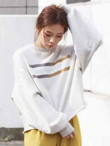 스트라이프 프린트 그레이 맨투맨