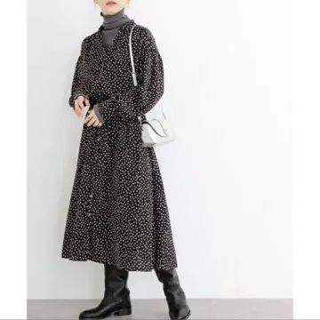 어반 리서치 파우더 트윌 개더 원피스 도트 무늬