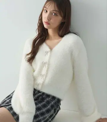 INGNI V넥 리본 버튼 페더 니트 가디건 아이보리