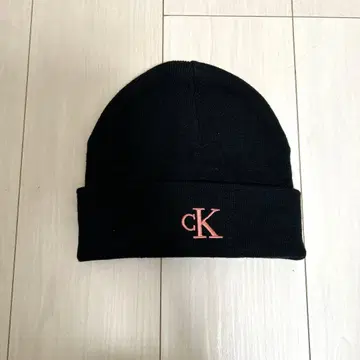 캘빈클라인의 니트 모자