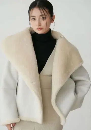 새상품 택 포함 LAGUNAMOON 무스탕 스탠드 카라 코트